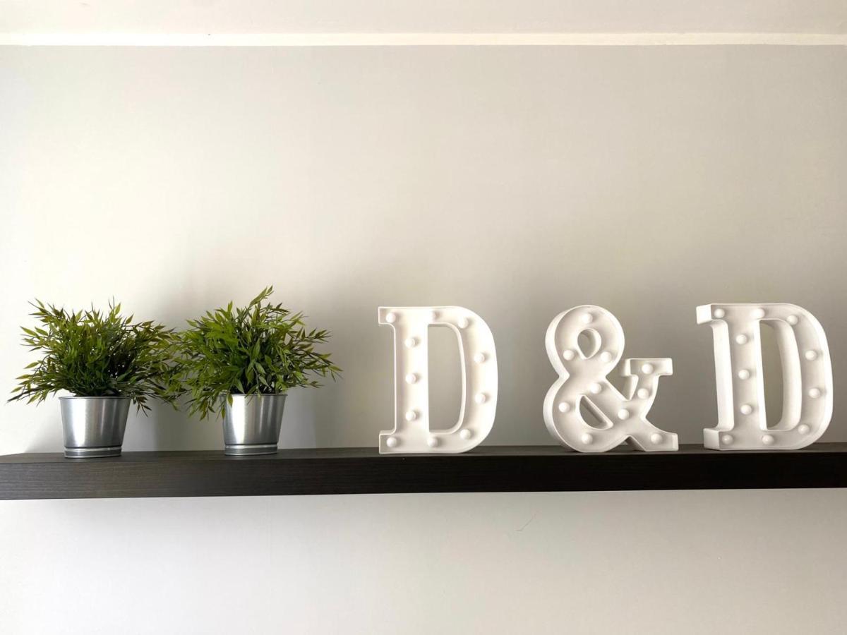 D & D *
